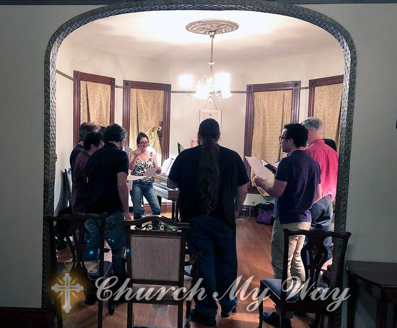 The Voices of Reason choir practices in Heretic House, a house in Los Angeles dedicated to hosting and promoting Atheist events or groups, on April 22, 2018. RNS photo by Heather Adams