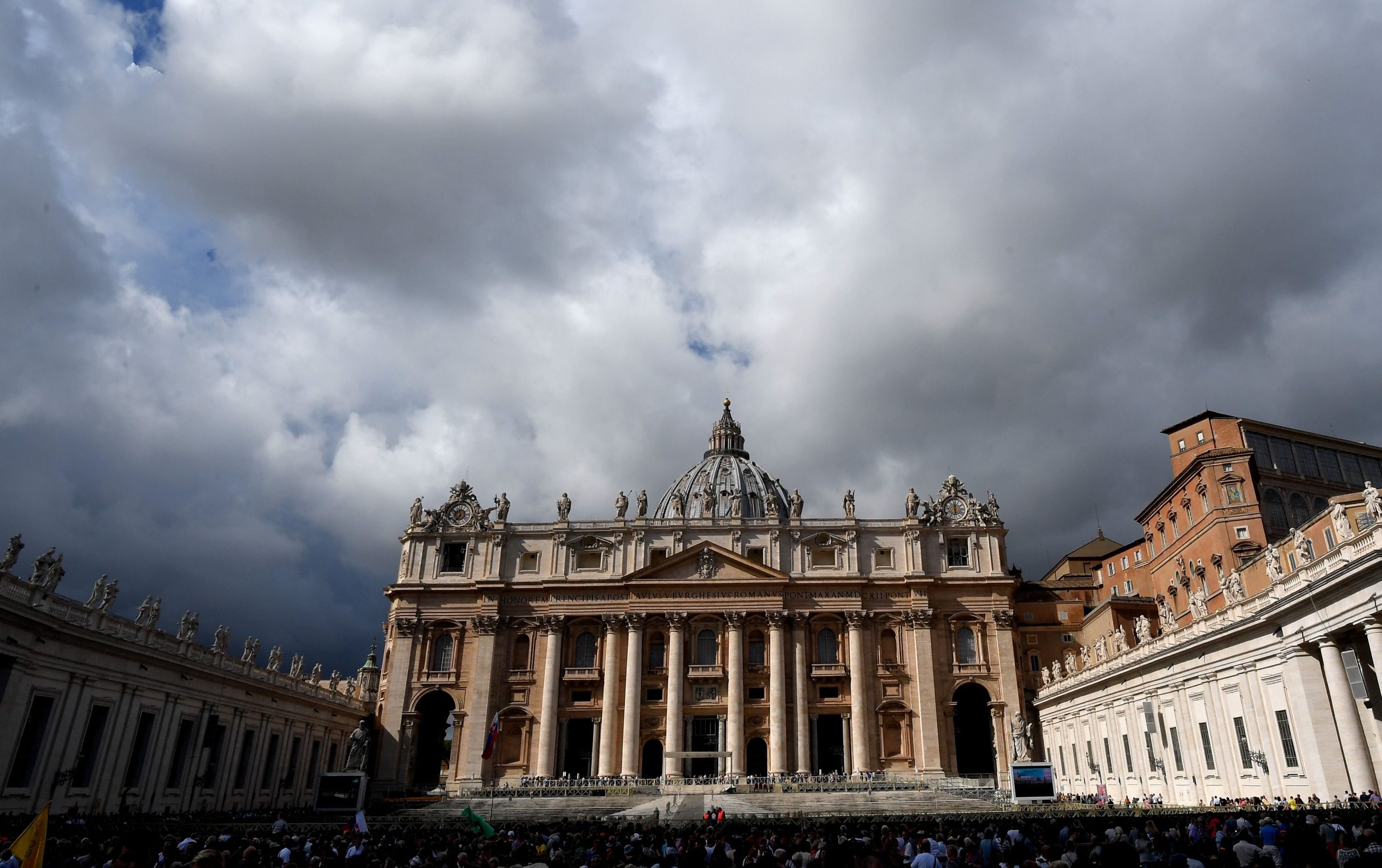 Vatican money for real estate investments: documents and PCs seized from Monsignor Perlasca