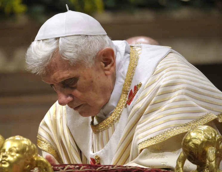 Yellow in the Vatican Ratzinger The book on celibacy of